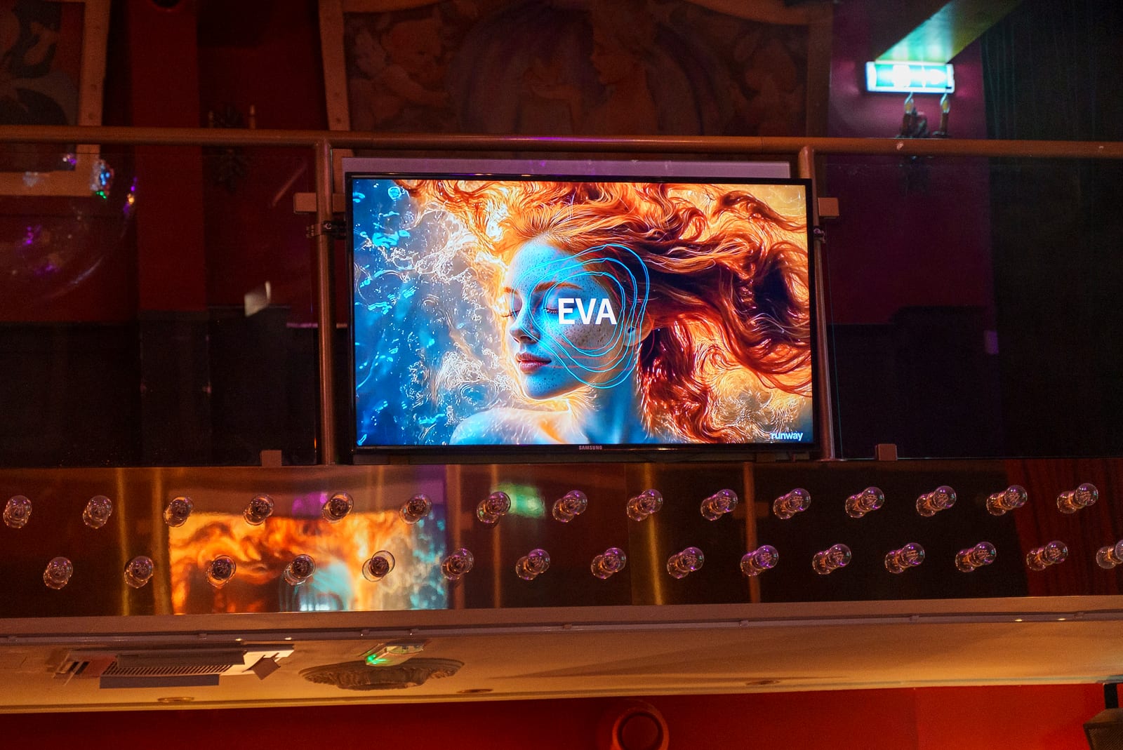 EVA verschijnt voor het eerst op het scherm in theater De Avenue in Breda